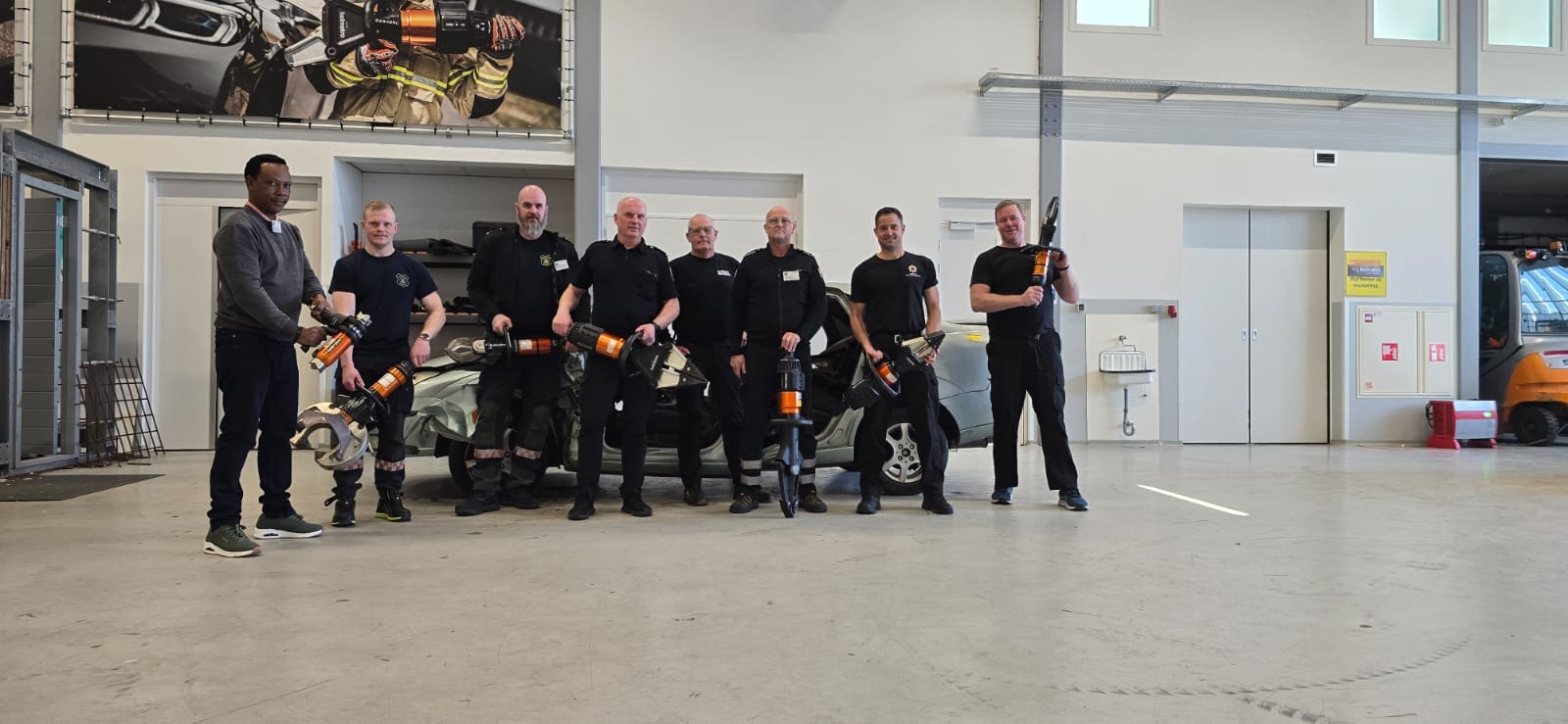Mipet K with a European fire crew during product training